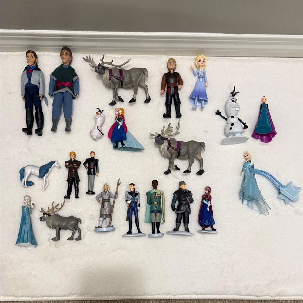 Frozen Character Figurine Set (21pcs)